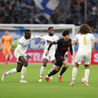 Lokomotiv go down fighting to 10-man Marseille
