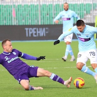 10-man Ufa grind out goalless draw