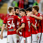 Spartak come from behind to beat 10-man Arsenal