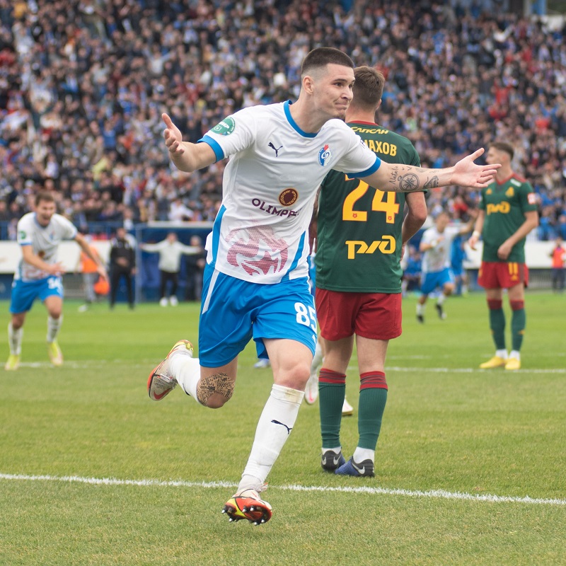Fakel celebrate long-waited top division win beating Lokomotiv