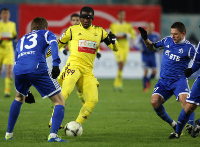 Hiddink has won the first victory in Premier League