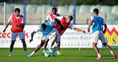 Eto'o drives in Denisov's crosses